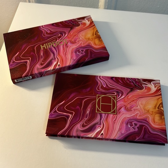 HipDot Eyeshadow Palette - Picture 2 of 4
